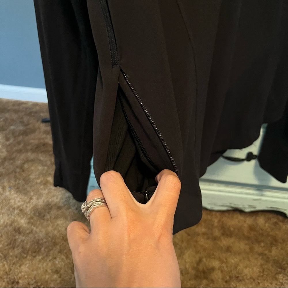 Athleta Black Salutation Half Zip Staple Piece. Size Large. - Picture 4 of 6